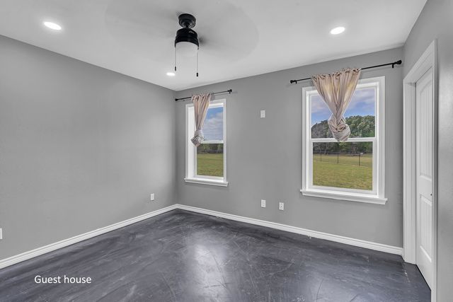 135 Wendy Acres Ave, Longview, TX 75602