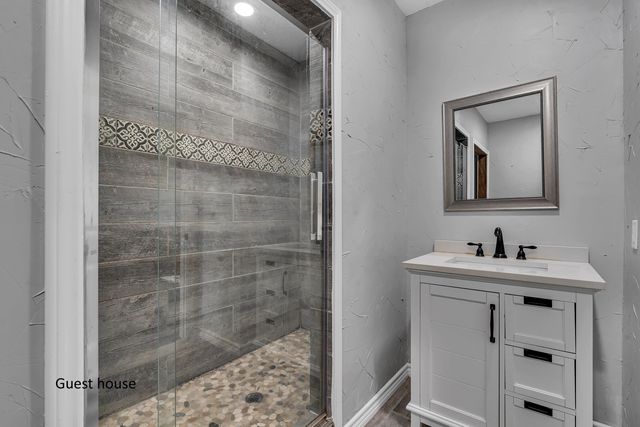 135 Wendy Acres Ave, Longview, TX 75602