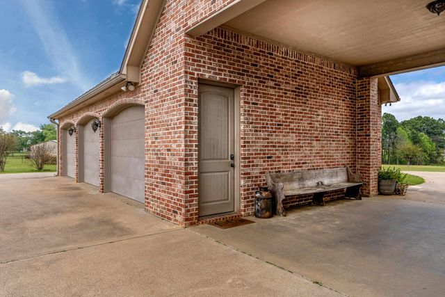 135 Wendy Acres Ave, Longview, TX 75602