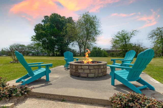 135 Wendy Acres Ave, Longview, TX 75602