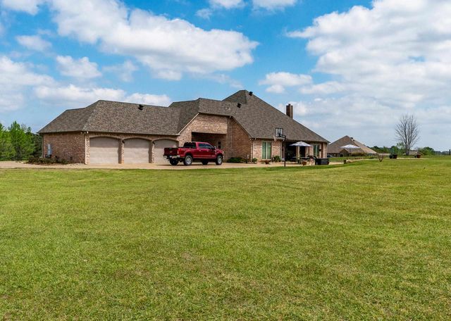 135 Wendy Acres Ave, Longview, TX 75602