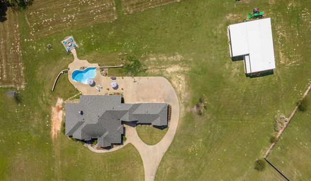 135 Wendy Acres Ave, Longview, TX 75602