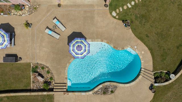 135 Wendy Acres Ave, Longview, TX 75602