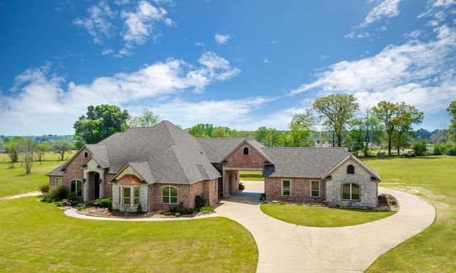 135 Wendy Acres Ave, Longview, TX 75602