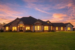 135 Wendy Acres Ave, Longview, TX 75602