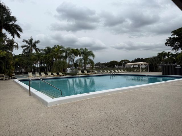 5571 Lakeside Drive 203, Margate, FL 33063