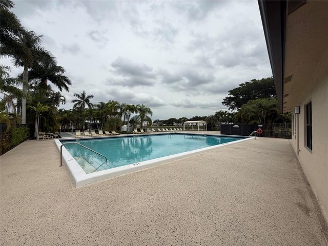 5571 Lakeside Drive 203, Margate, FL 33063