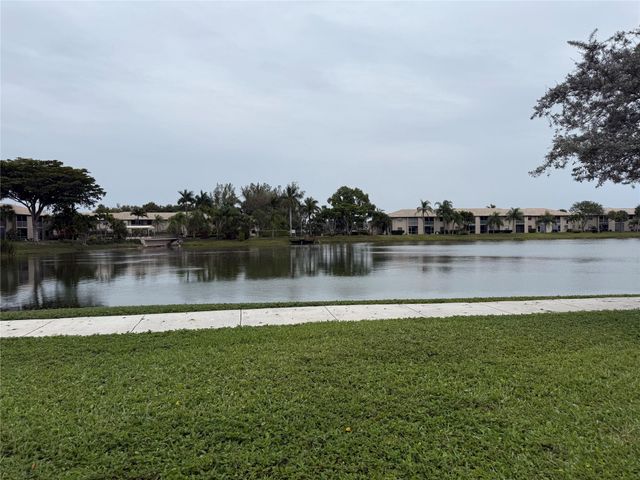5571 Lakeside Drive 203, Margate, FL 33063