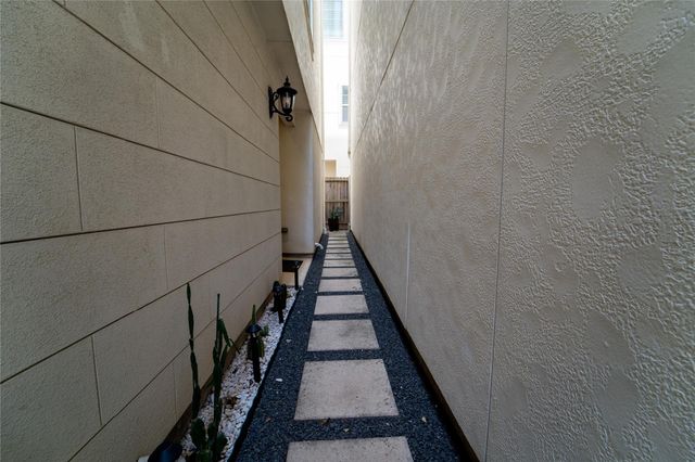 4008 Barnes Street, Houston, TX 77007