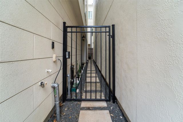 4008 Barnes Street, Houston, TX 77007