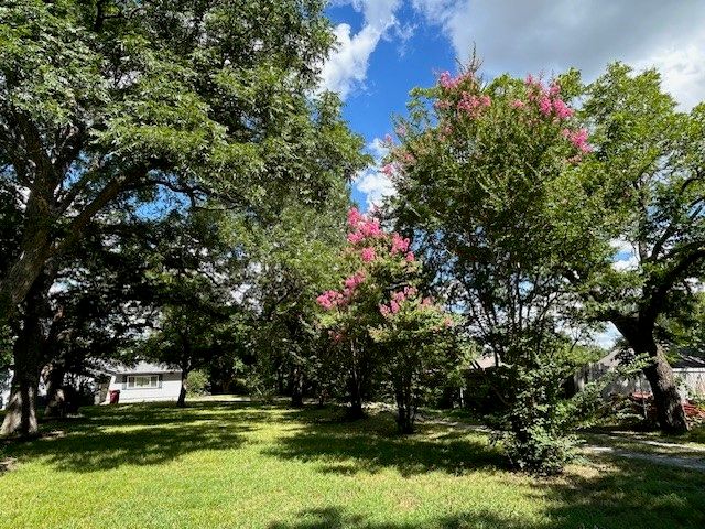 307 N Denison Street, Bells, TX 75414