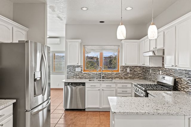 2925 Pueblo Tsankawi, Santa Fe, NM 87057