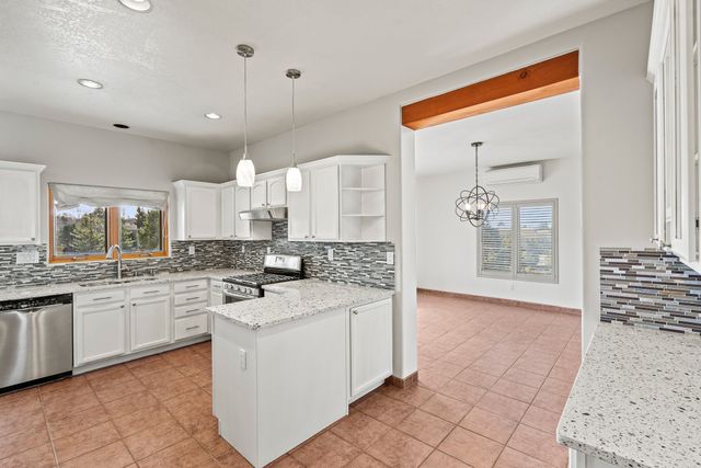 2925 Pueblo Tsankawi, Santa Fe, NM 87057