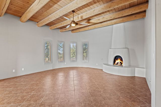 2925 Pueblo Tsankawi, Santa Fe, NM 87057