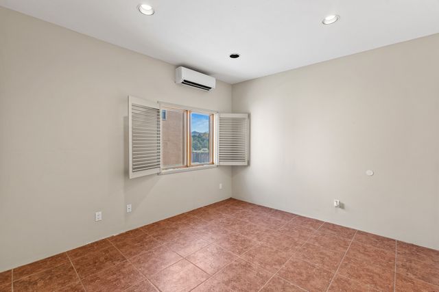 2925 Pueblo Tsankawi, Santa Fe, NM 87057