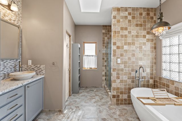 2925 Pueblo Tsankawi, Santa Fe, NM 87057