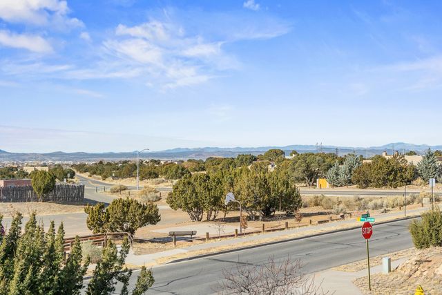 2925 Pueblo Tsankawi, Santa Fe, NM 87057