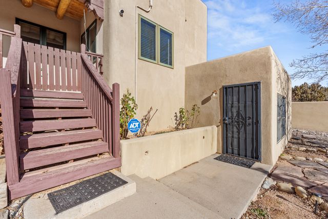 2925 Pueblo Tsankawi, Santa Fe, NM 87057