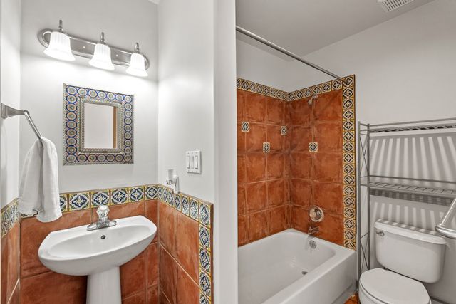 2925 Pueblo Tsankawi, Santa Fe, NM 87057