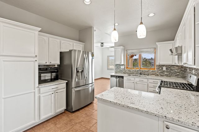 2925 Pueblo Tsankawi, Santa Fe, NM 87057