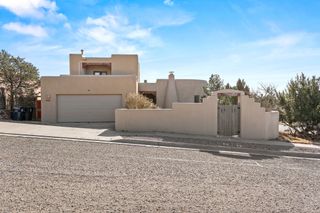 2925 Pueblo Tsankawi, Santa Fe, NM 87057