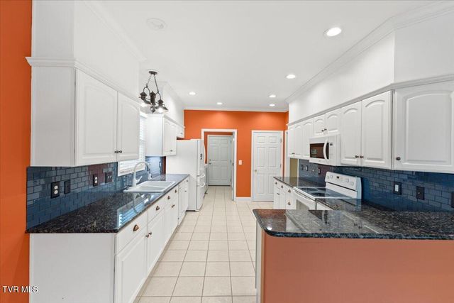 1128 Waterbrooke Lane, Johnson City, TN 37604