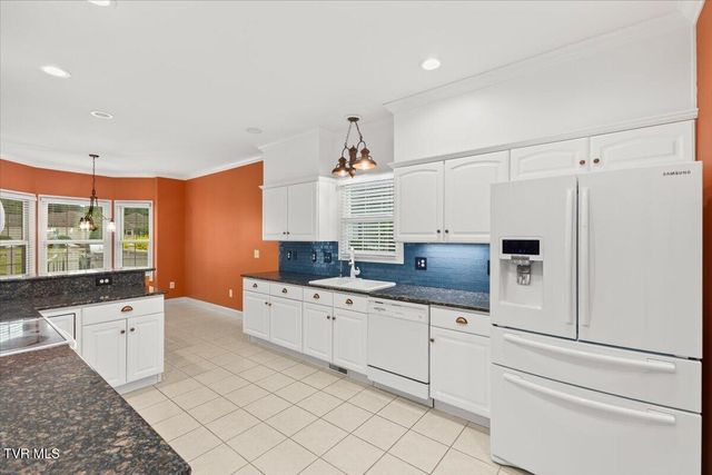 1128 Waterbrooke Lane, Johnson City, TN 37604