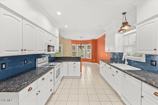 1128 Waterbrooke Lane, Johnson City, TN 37604