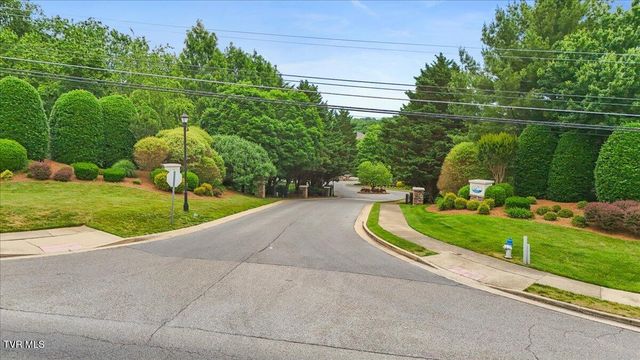 1128 Waterbrooke Lane, Johnson City, TN 37604