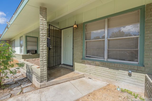131 BRETTONWOOD DR, San Antonio, TX 78218