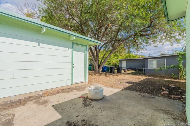 131 BRETTONWOOD DR, San Antonio, TX 78218