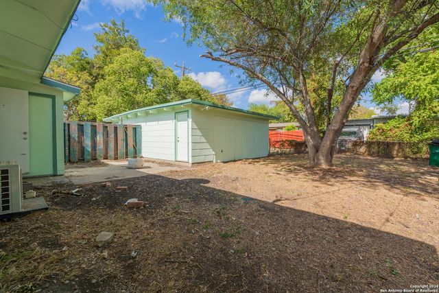 131 BRETTONWOOD DR, San Antonio, TX 78218