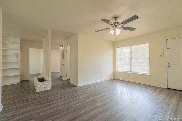 131 BRETTONWOOD DR, San Antonio, TX 78218