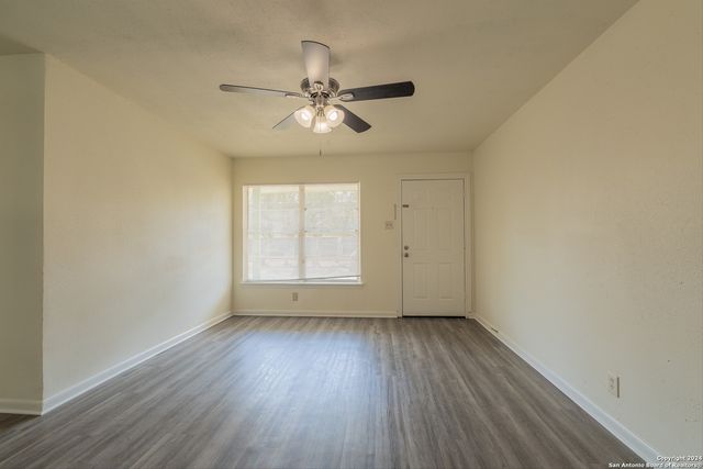 131 BRETTONWOOD DR, San Antonio, TX 78218