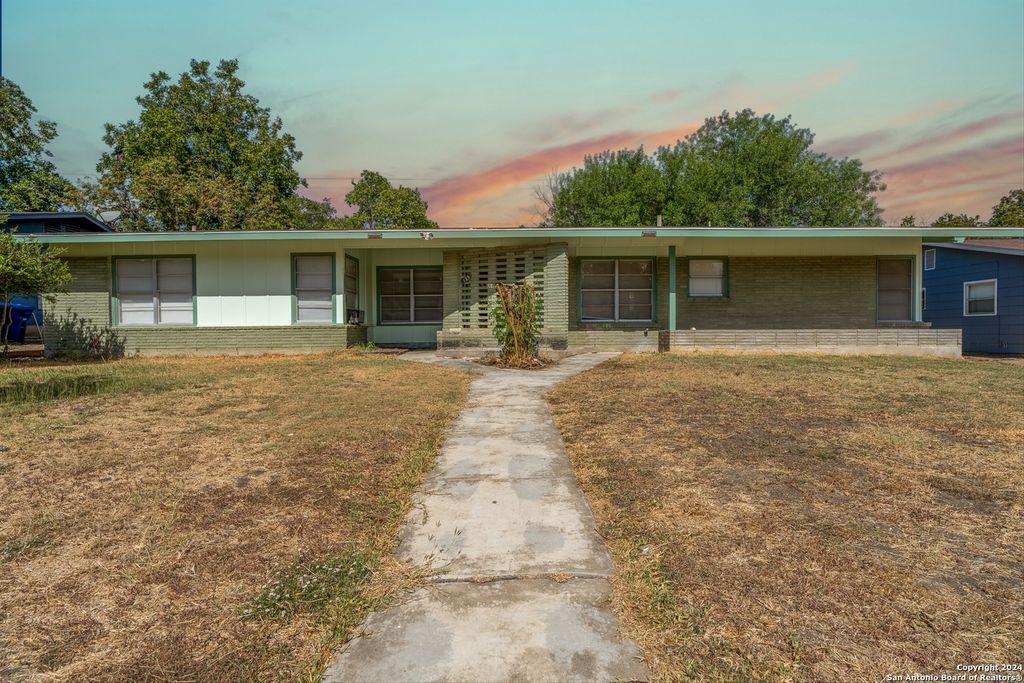 131 BRETTONWOOD DR, San Antonio, TX 78218