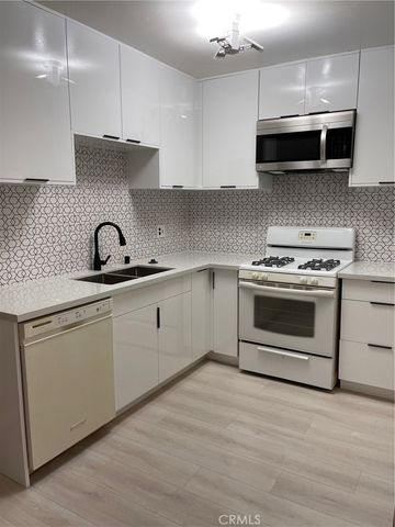 14560 Clark 102, Sherman Oaks, CA 91411