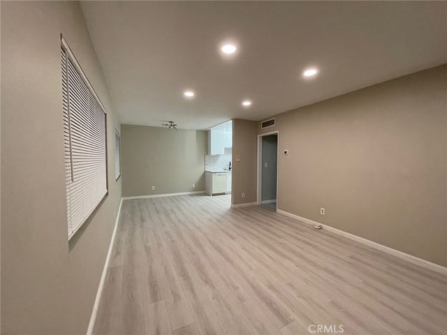 14560 Clark 102, Sherman Oaks, CA 91411