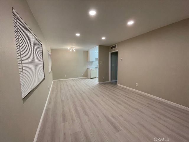 14560 Clark 102, Sherman Oaks, CA 91411
