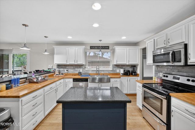 2925 Seaman Road, Oregon, OH 43616