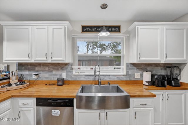 2925 Seaman Road, Oregon, OH 43616