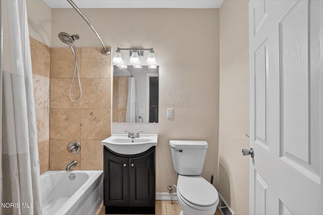 2925 Seaman Road, Oregon, OH 43616