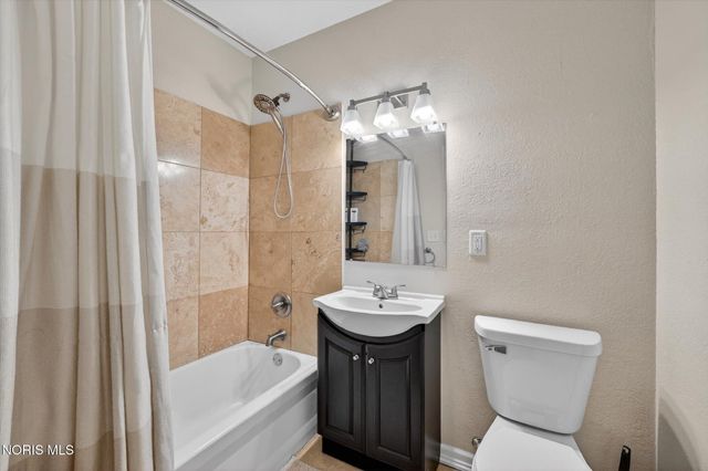 2925 Seaman Road, Oregon, OH 43616