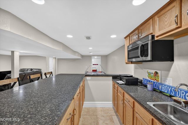 2925 Seaman Road, Oregon, OH 43616