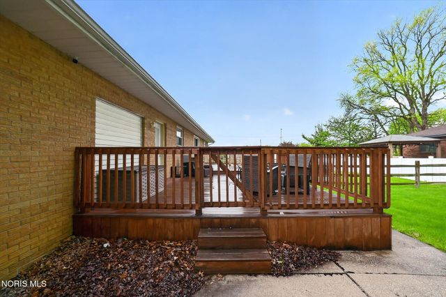 2925 Seaman Road, Oregon, OH 43616