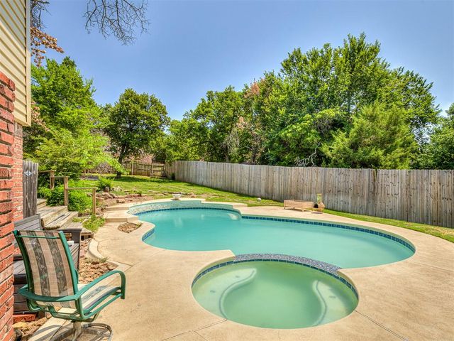 1601 N Mistletoe Lane, Edmond, OK 73034
