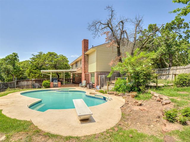 1601 N Mistletoe Lane, Edmond, OK 73034