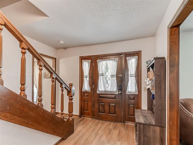 1601 N Mistletoe Lane, Edmond, OK 73034