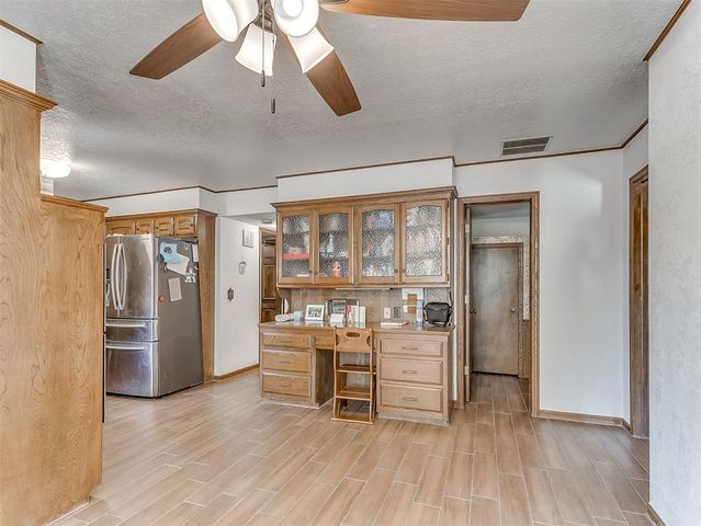 1601 N Mistletoe Lane, Edmond, OK 73034