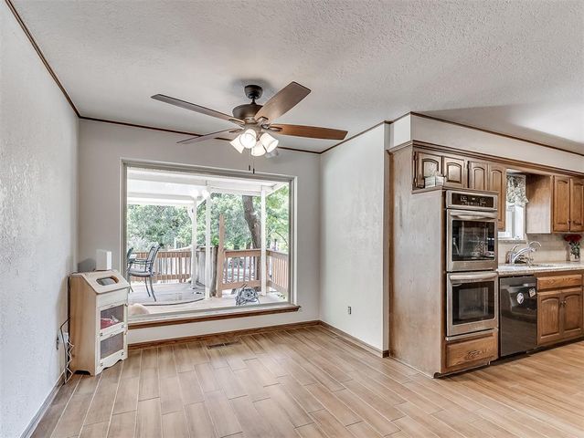 1601 N Mistletoe Lane, Edmond, OK 73034