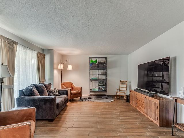 1601 N Mistletoe Lane, Edmond, OK 73034